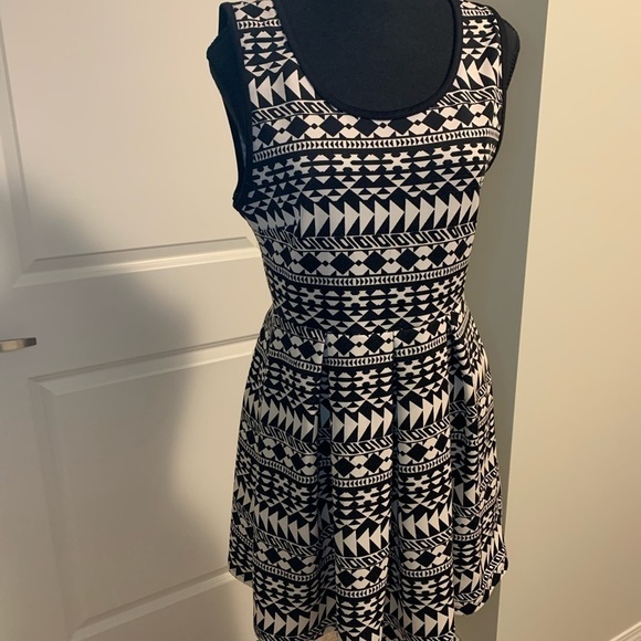 Forever 21 dress. Size M - Picture 7 of 9